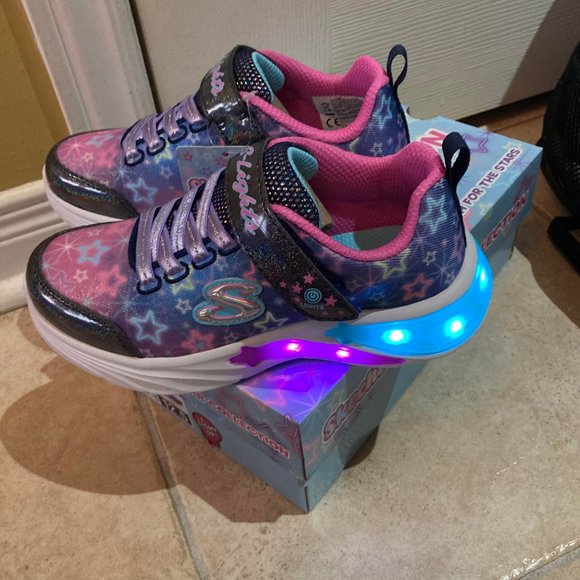 BRAND NEW Skechers Girls' Grade/Pre-School Star Sparks AC Shoes. Lights up. - Picture 6 of 6